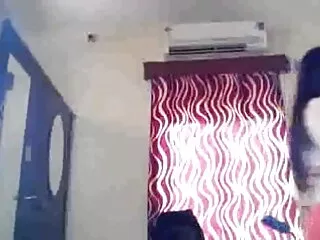 कीरा और होली एक-दूसरे को किस करते हुए सेक्स की मूवी हिंदी में