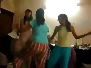 हीडी और एलेक्सियल के साथ सेक्सी फिल्म हिंदी वीडियो मूवी हाई-लो स्ट्रिप करें