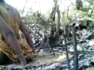 स्पोर्टी महिला सोफे पर हिंदी सेक्सी मूवी वीडियो में असली चुदाई है