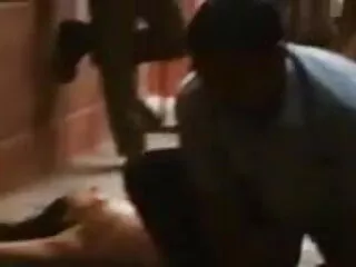 प्यारा किशोर सहयात्री एक हिंदी सेक्सी मूवी इंग्लिश लिफ्ट हो जाता है