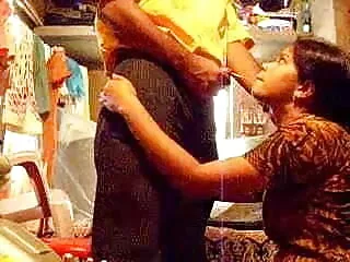 एना कैरोलिना ने हिंदी में सेक्सी मूवी वीडियो उस बड़े डिल्डो को दिखाया